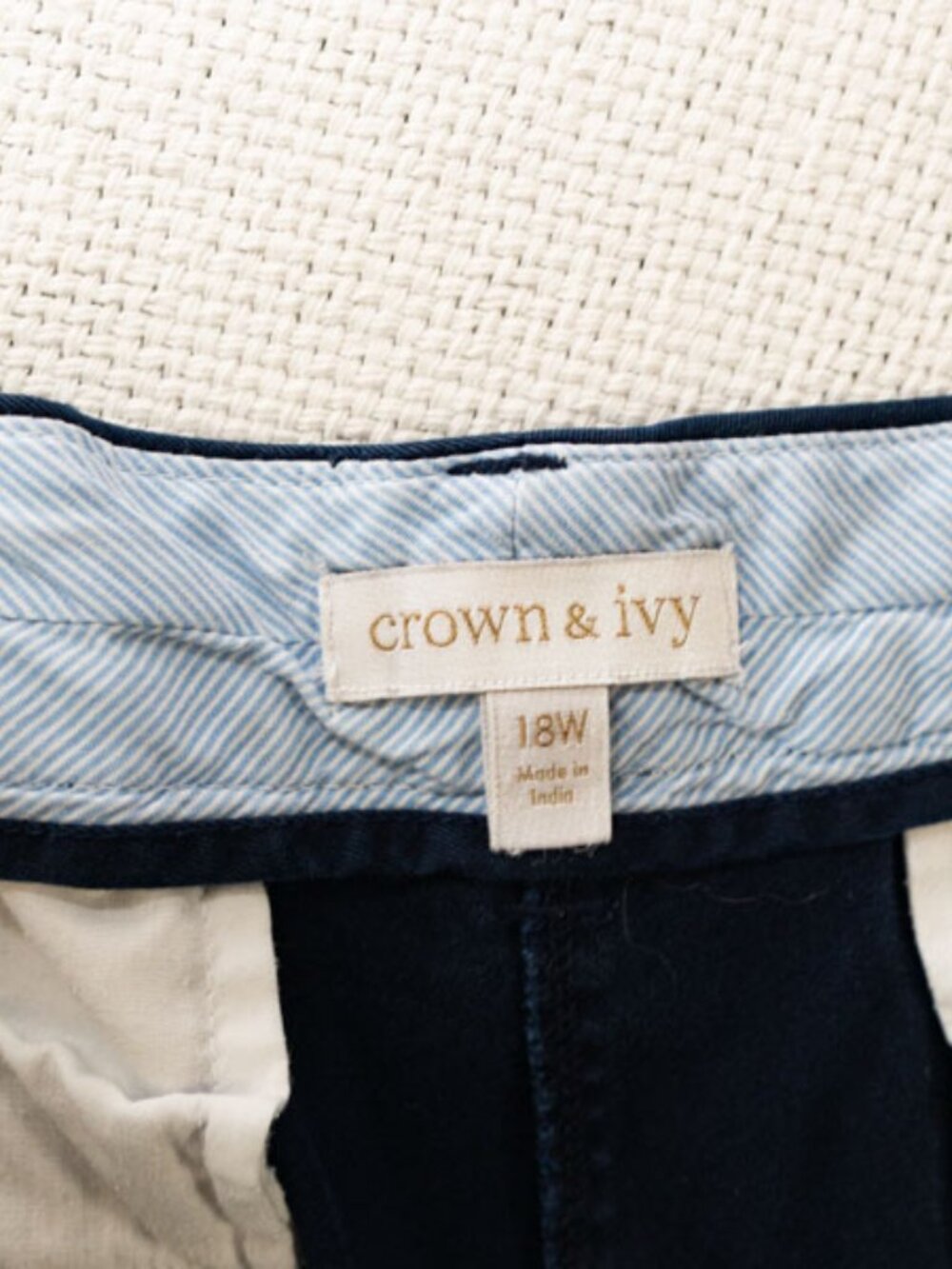 Crown & Ivy Navy Blue Chino Shorts Womens 18W Plus Stretch Cotton Casual Preppy - Picture 2 of 12